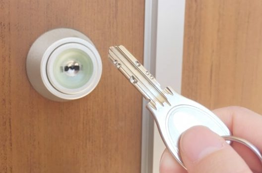 ディンプルキーの玄関解錠はどのようにおこなわれる?