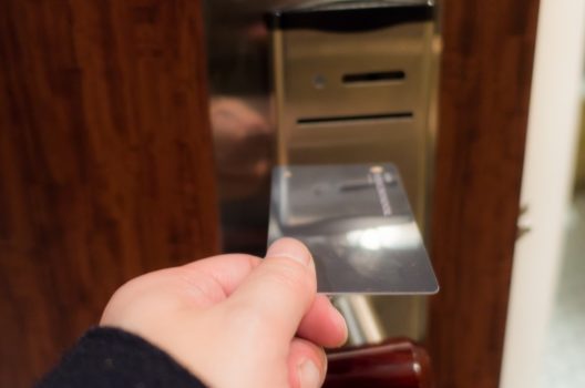 カード式鍵(カードキー)|利点と欠点・使用時の注意点を徹底解説
