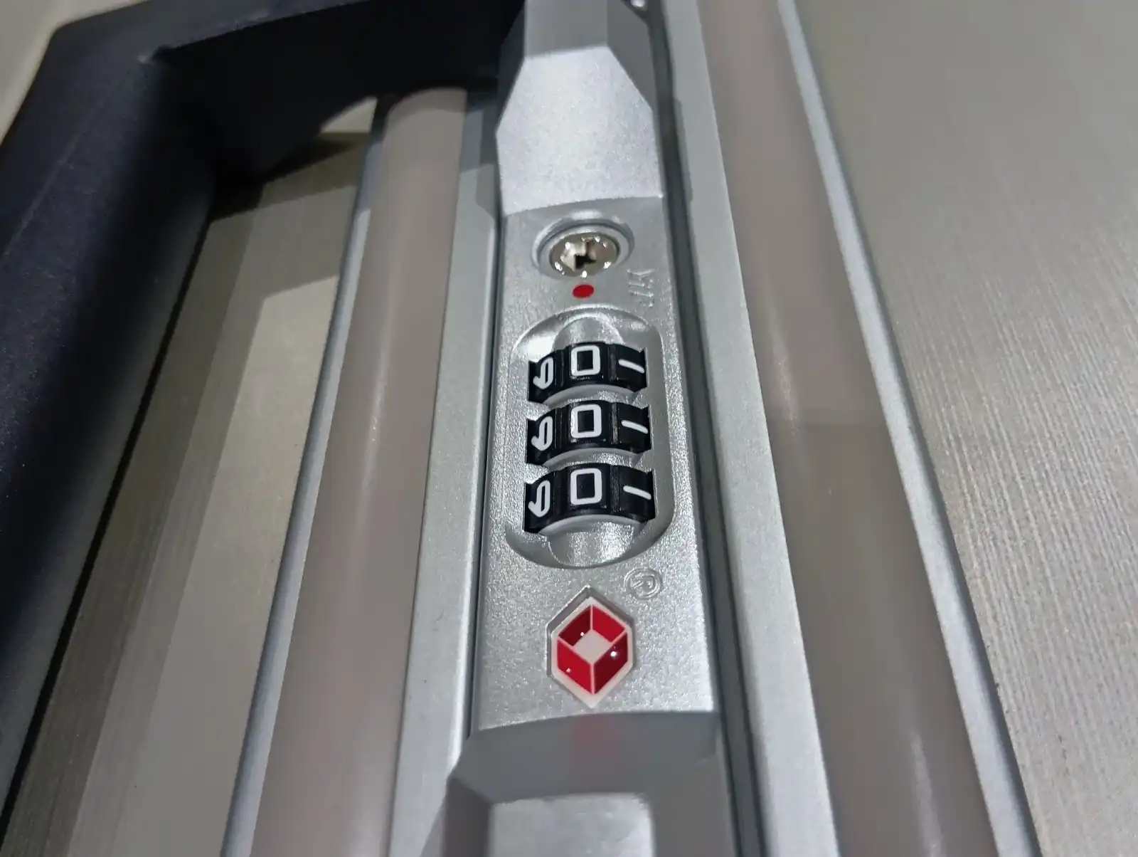 20260420_福岡県福岡市博多区_スーツケースカギ開け_施工画像_2